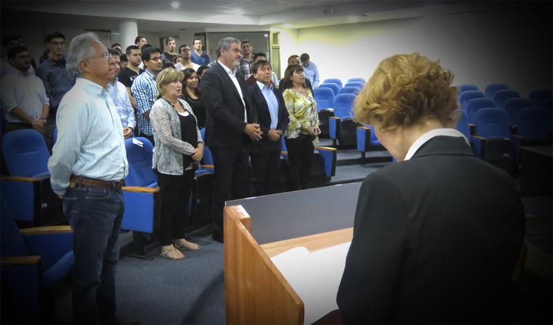 Estudiantes de pregrado del programa especial vespertino reciben bienvenida de autoridades del DIIND