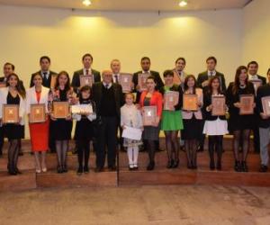 Ingenieros Industriales de programas especiales vespertinos recibieron su diploma de egreso