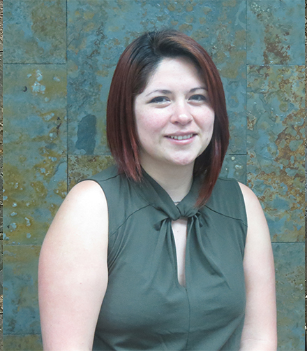 (Español) Dra. Andrea Espinoza incorpora líneas de investigación de sostenibilidad en el diseño de cadenas de suministro al Departamento de Ingeniería Industrial