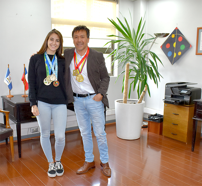 Director del Departamento de Ingeniería Industrial recibe a estudiante de Ingeniería Civil Industrial ganadora de oro en panamericano de karate