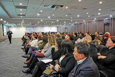 (Español) Exitoso curso sobre legado de la Bauhaus en conmemoración de su centenario