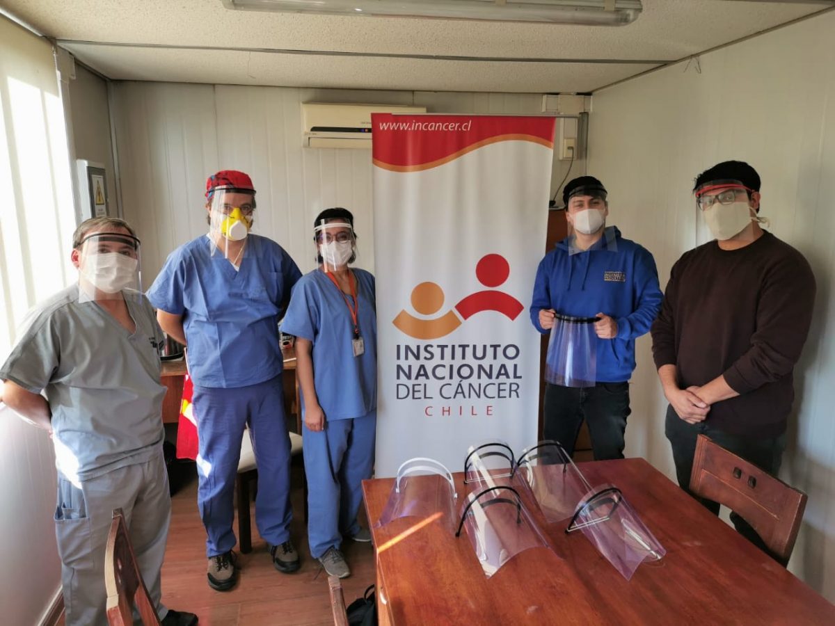 (Español) EL LABORATORIO DE EMPRENDIMIENTO E INNOVACIÓN DEL DEPARTAMENTO DE INGENIERÍA INDUSTRIAL (LEIND), REALIZÓ DONACIÓN DE PROTECTORES FACIALES AL INSTITUTO NACIONAL DE CÁNCER.