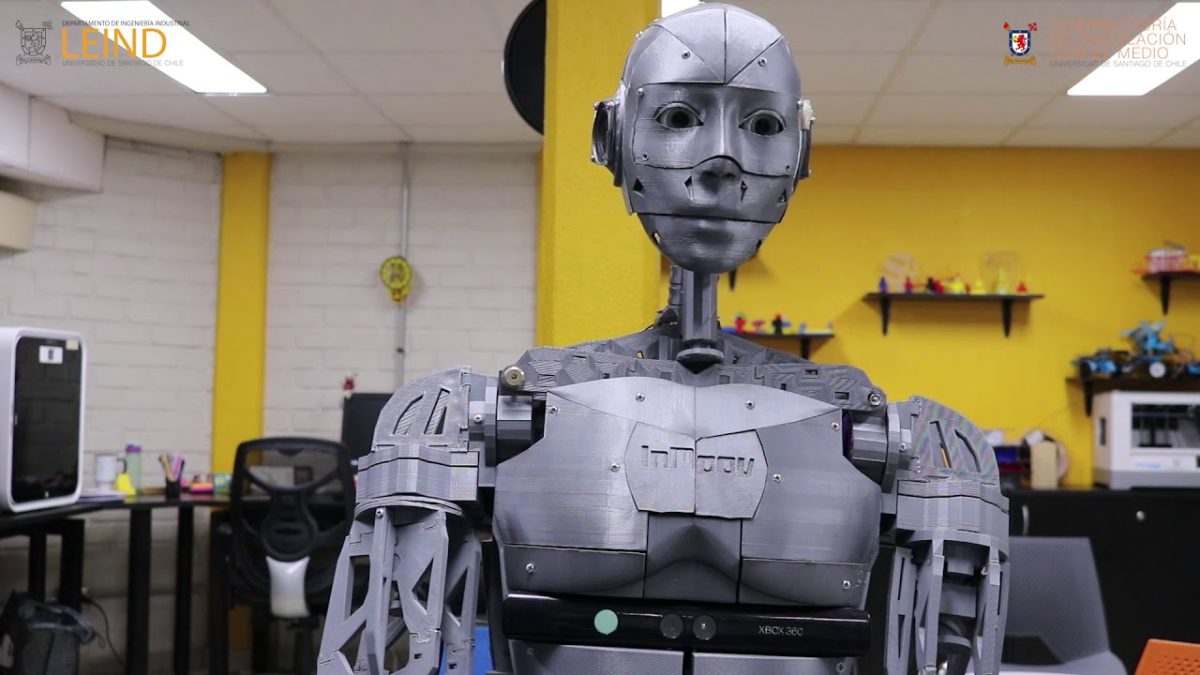 Estudiantes de la Usach crearon un robot humanoide que habla y dibuja